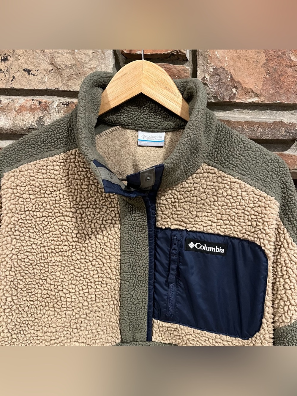 Columbia Two-Tone Teddy Jacket in Beige and Olive - Picture 3 of 7